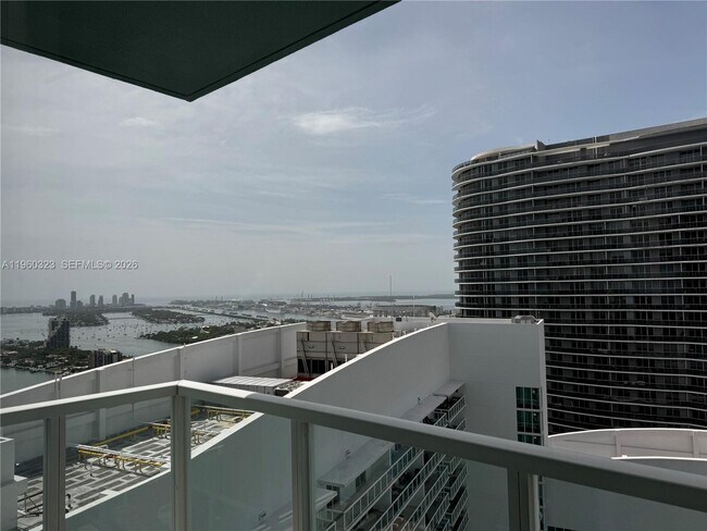 Building Photo - 1900 N Bayshore Dr