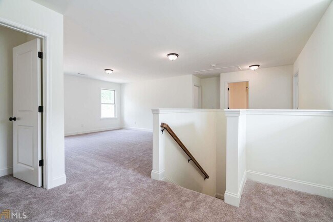 Building Photo - 5881 Ridgedale Ct