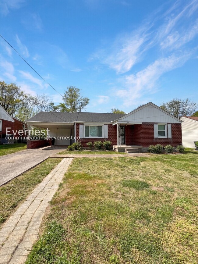Building Photo - 3233 Southlake Dr