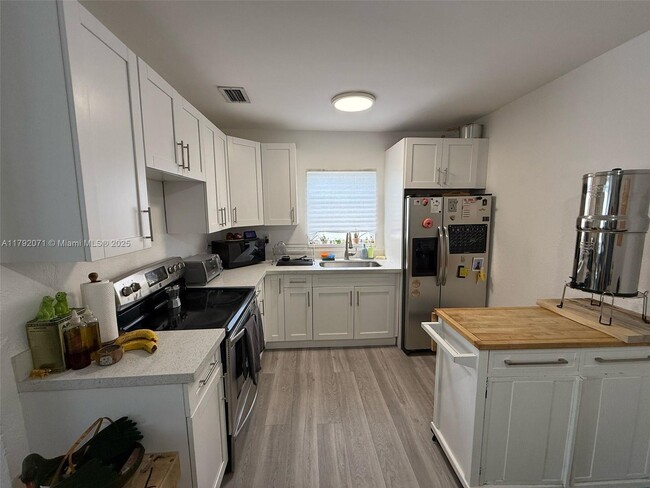 Foto del edificio - 275 NW 46th St