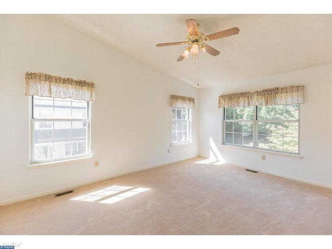 Foto del edificio - 171 Kingswood Ct