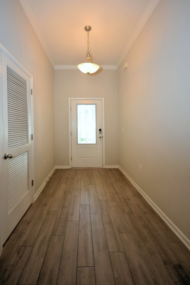 Building Photo - 424 Glasgow Dr