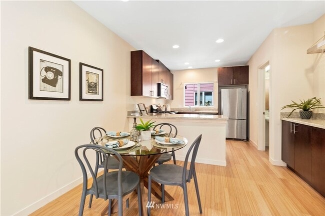 Building Photo - 3821 S Angeline St