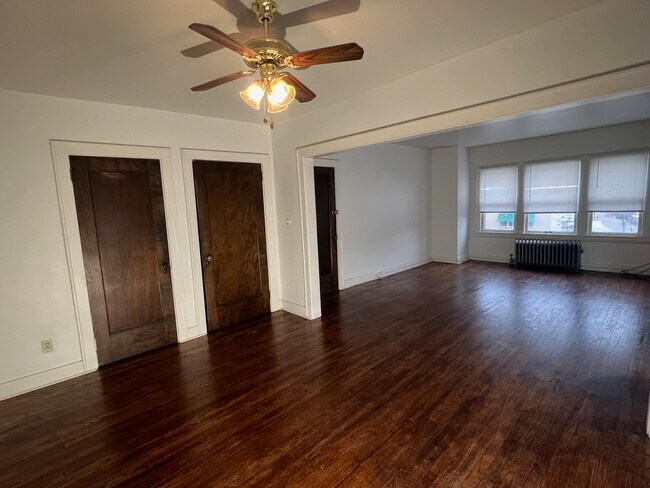 Comedor y sala de estar - 200 N Portage Path