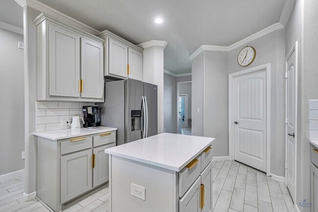 Foto del edificio - 6104 Bobwhite Rd