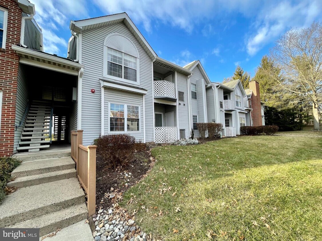 505 Diamond Dr, Newtown, PA 18940 Room for Rent in Newtown, PA