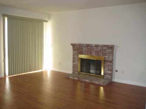 Foto del edificio - Gorgeous Canyon Crest Home Move In Ready!!
