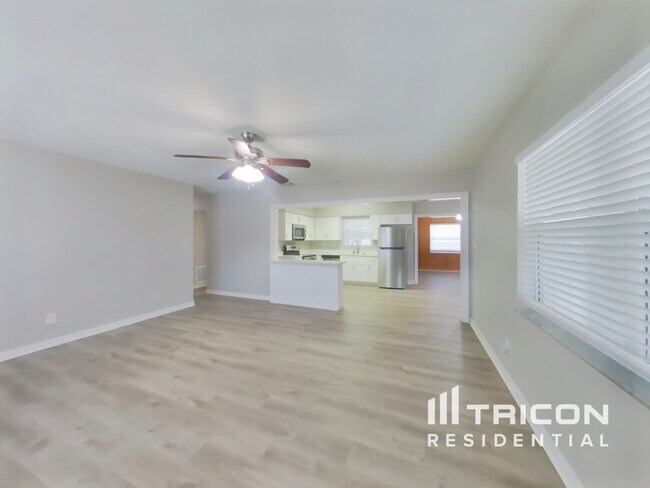 Foto del edificio - 12943 N Oregon Ave