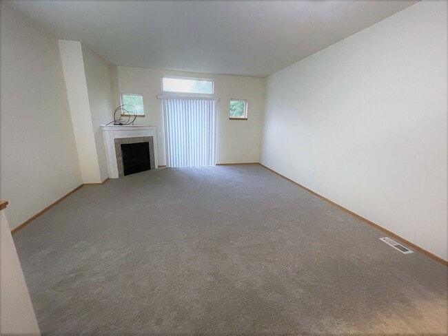 Building Photo - 606 SW Dillan Drive ~ Absolutely Lovely To...