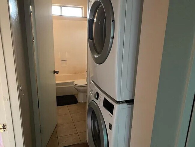 Foto del edificio - Affordable Condo Centrally Located in Riverside