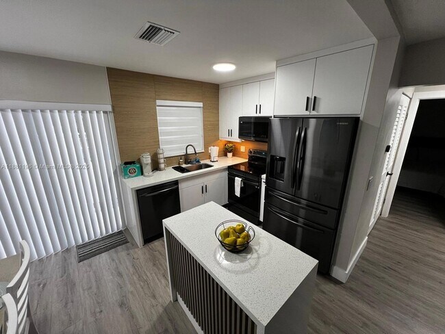 Foto del edificio - 222 SW 8th St