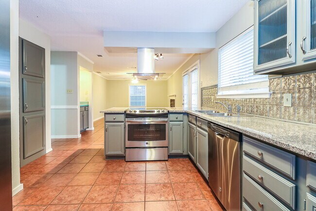 Foto del edificio - 5528 Royal Meadow Ln