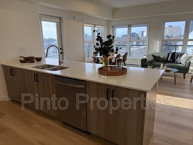 Building Photo - 8615-8108 108 St NW