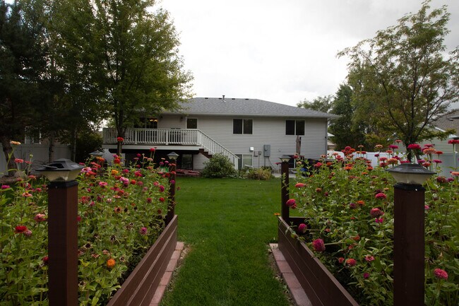 Building Photo - 3835 Fairmeadow Dr