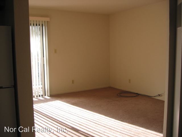 Building Photo - 920 Fletcher Ln