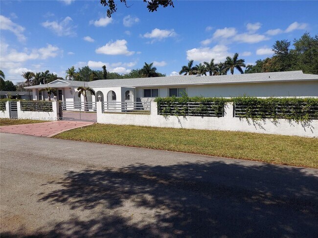 Foto del edificio - 7935 SW 109th St