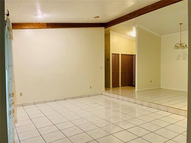 Foto del edificio - 8813 Paradise Ct