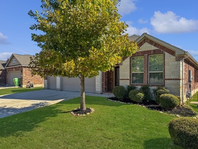 Building Photo - 9002 Monument Parke