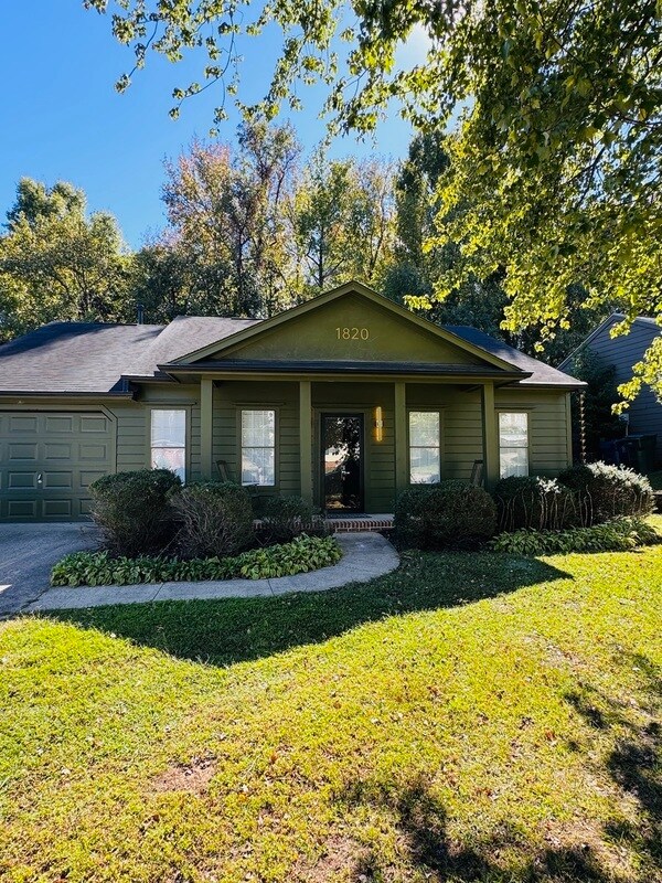 Primary Photo - 1820 Collier Rd