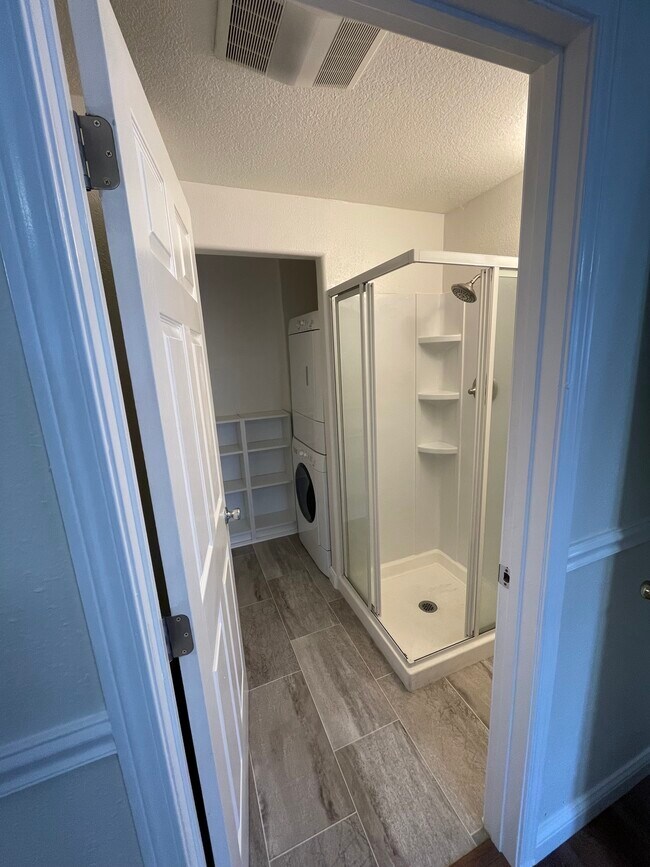 downstairs bathroom - 4368 Imperial Dr