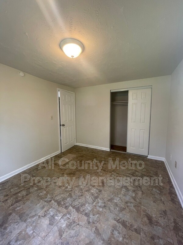 Building Photo - 108 Garden Ave