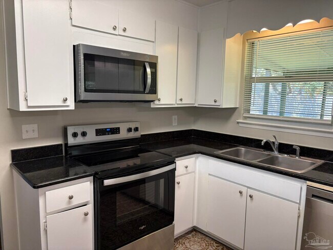 Foto del edificio - 1824 Iris Ln