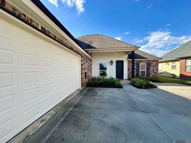 Foto del edificio - 10723 Hillbrook Ave