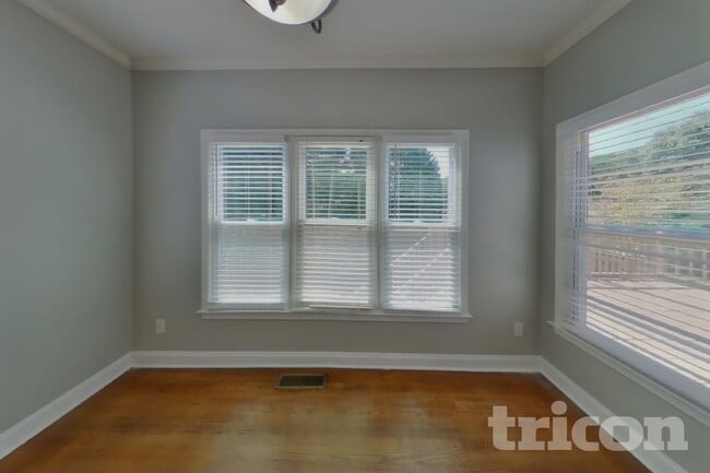 Building Photo - 3587 Vern Way NE