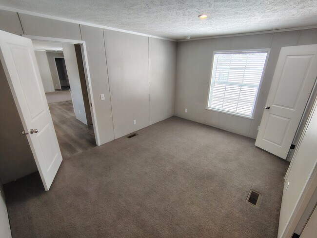 Building Photo - 5222 Rhine Dr