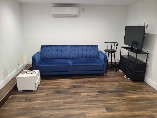 Foto del edificio - 2539 Hubbard St