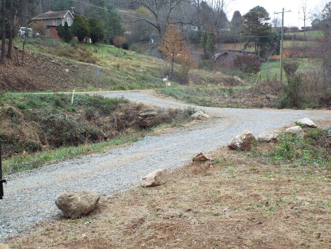 Foto del edificio - 2bd/2ba mobile home on Little Savannah available for year-long lease May 1st $1450 a month