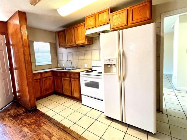 Building Photo - 304 Montopolis Dr