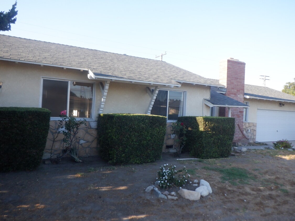 Foto principal - 8853 Stardust Ln