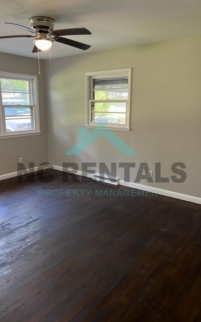 Foto del edificio - 3818 Edgewood Terrace Rd