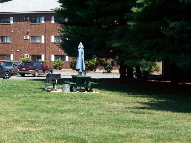 Building Photo - 284 Codman Hill Rd