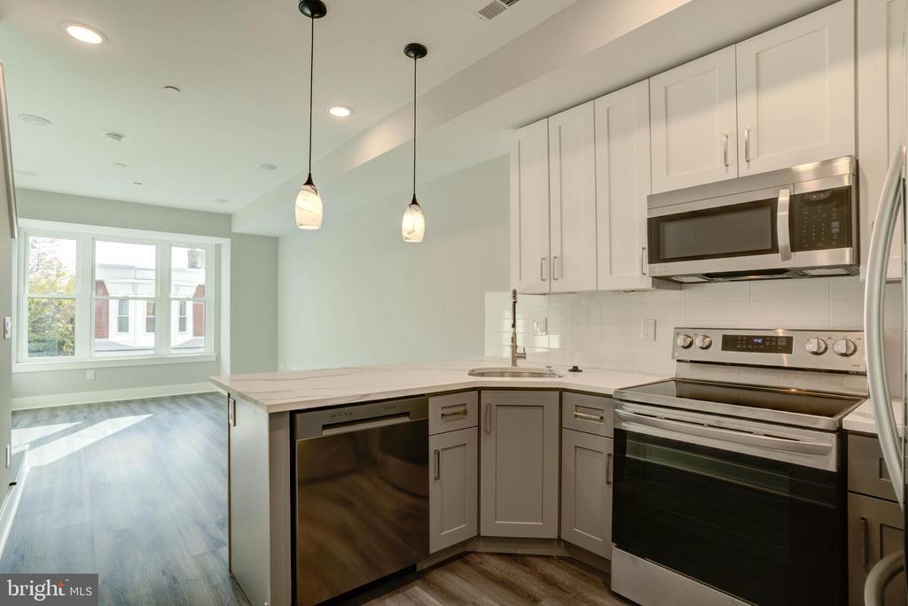 Foto principal - 5233 Chancellor St