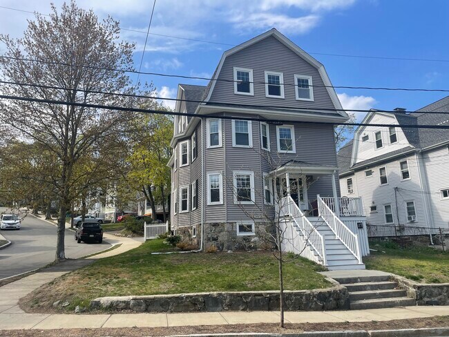 Building Photo - 17 Bow St