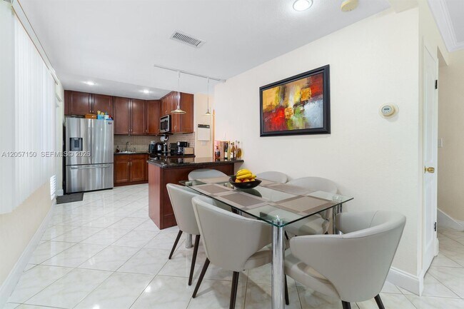Foto del edificio - 4521 NE 21st Ave