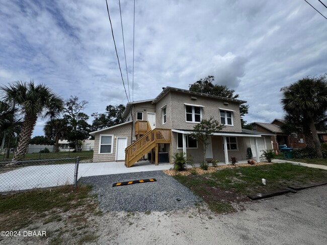 Building Photo - 1304 Holly Ave