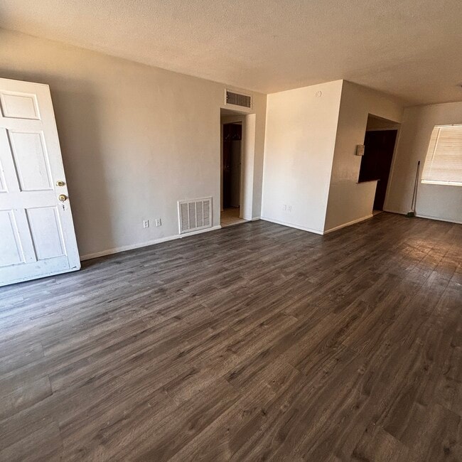 Front Room Pic 2 - 1431 W 7th Pl
