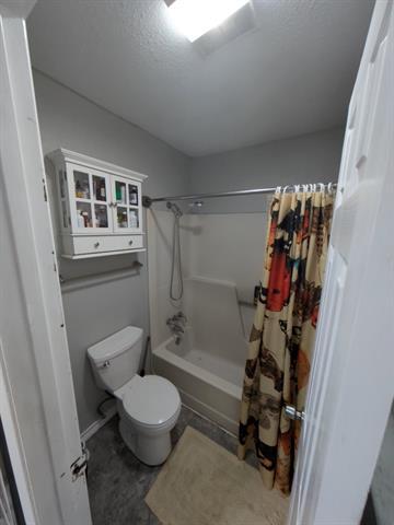 Building Photo - 422 Thoreau Ln