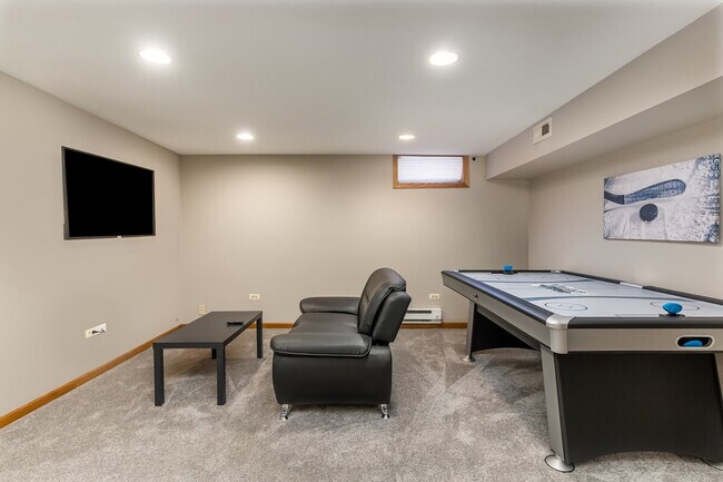 Foto del edificio - 330 N Maple St