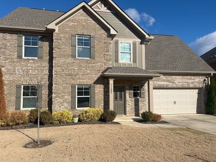 Primary Photo - Beautiful full brick 4 bedroom 3.5 bath ho...