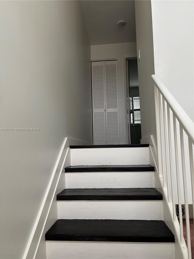 Building Photo - 6800 SW 45th Ln