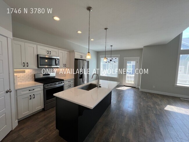 Foto del edificio - Stunning 4 Bedroom Lehi Townhome! No Depos...