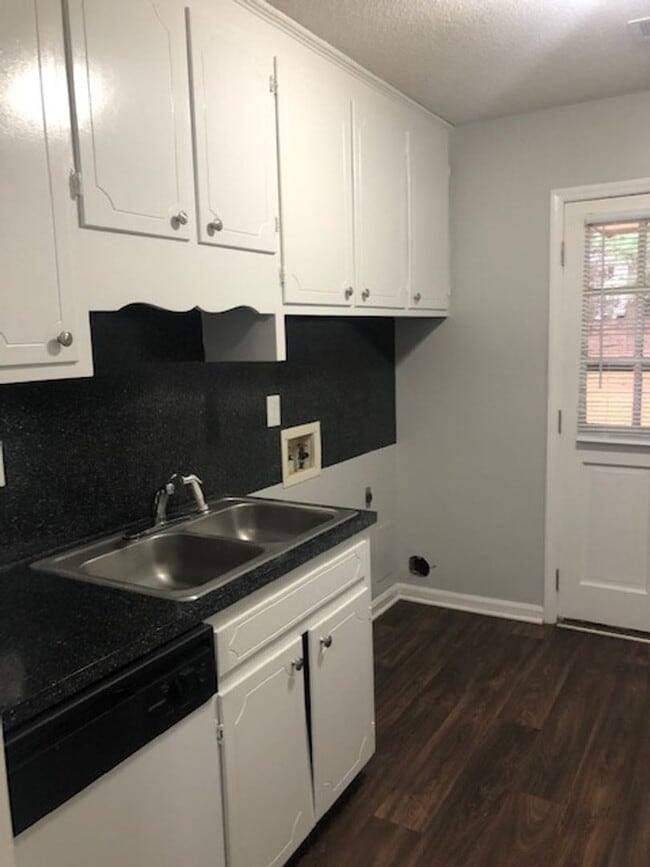 Photo - 113/115 Rainbow Court Apartment