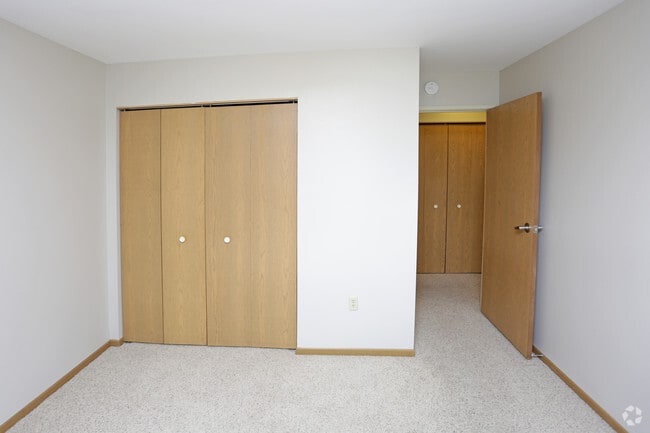 2BR, 1BA - 936 SF - St. Croix Village Apartments