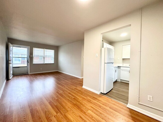 Foto del edificio - 7012 Jamieson Ave