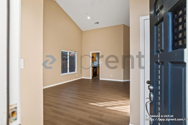 Building Photo - 3082 Rodeo Ln