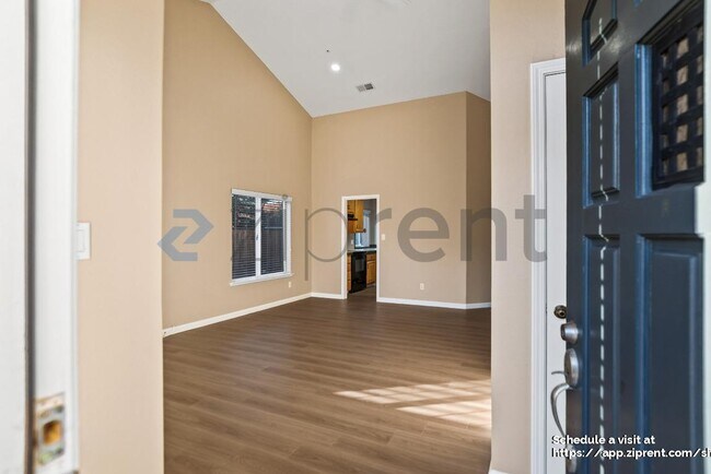 Foto del edificio - 3082 Rodeo Ln